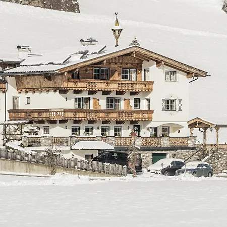 Tirol Haus Zillertal ツェル・アム・ツィラー